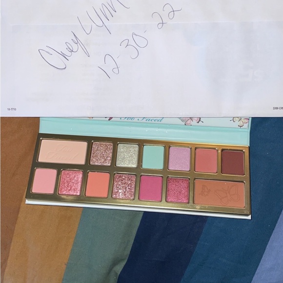 Eyeshadow palettes - Picture 12 of 12